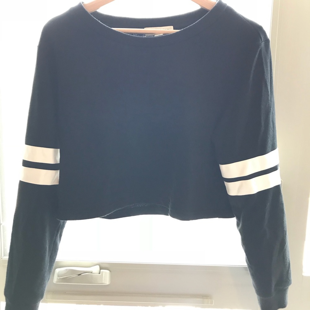 Black Cropped Sweatshirt
